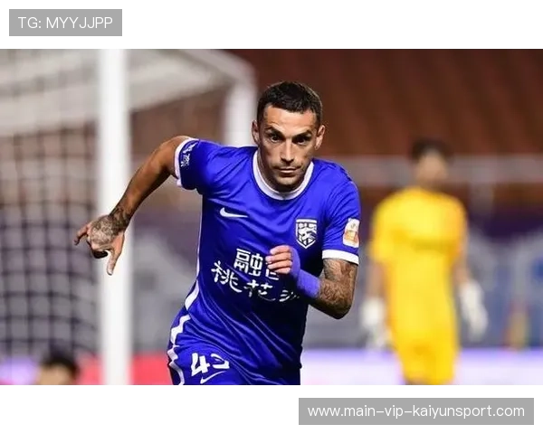 斯坦丘定位球直挂球门死角,大连英博训练赛展现核心身价 斯坦丘定位球直挂球门死角,大连英博训练赛展现核心身价